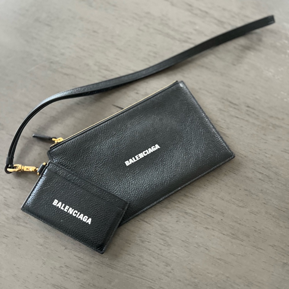 EUC Balenciaga Wristlet and ID holder 🖤